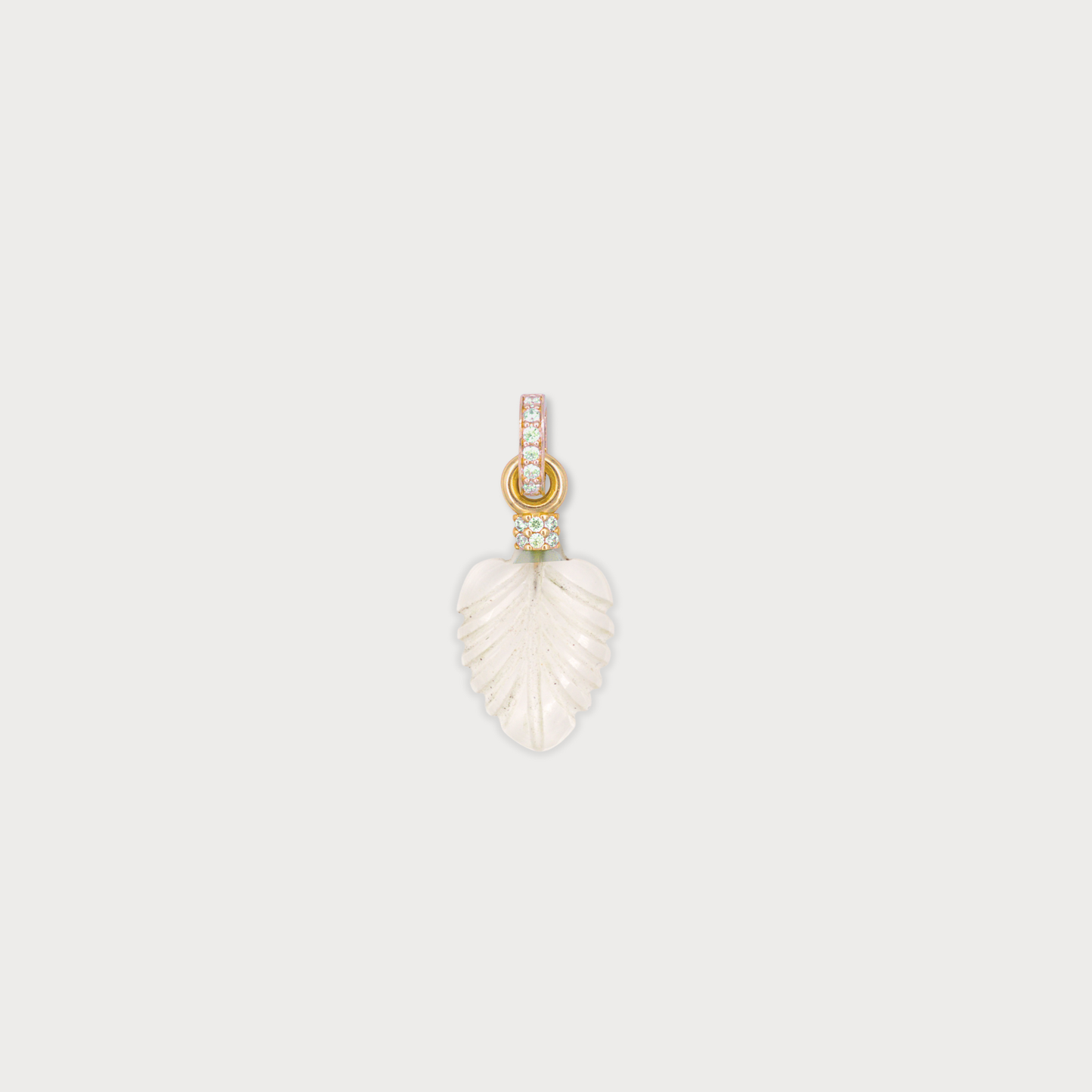 Aimée- hanger met witte chalcedoon en connector