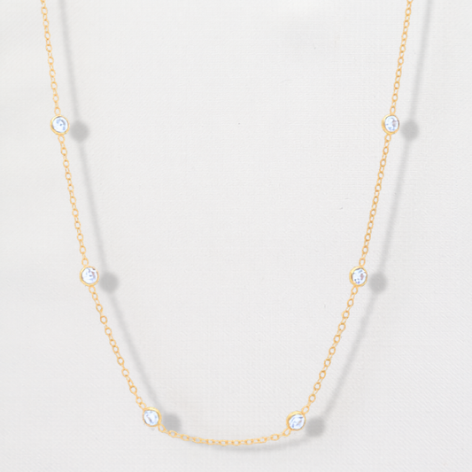 Exclusives - Goldfilled collier met 9 zirkonia's in een ronde zetting
