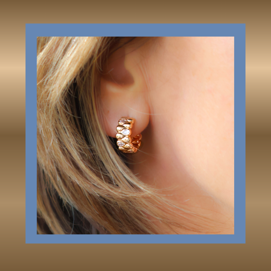 Exclusives - stevige oorringen met druppelvormige zirkonia 18-karaat goud verguld