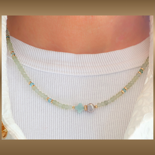 Aimée - Collier met o.a. apatiet, preniet, zoetwaterparel en goldfilled elementen
