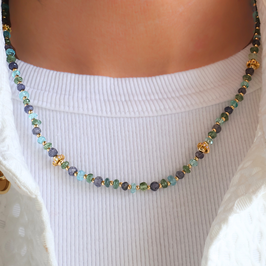 Exclusives - Apatiet, preniet en ioliet collier met zirkonia wieltjes en goldfilled elementen