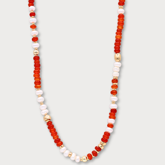 Féline - prachtig collier met zoetwaterparel, rode onyx en goldfilled elementen