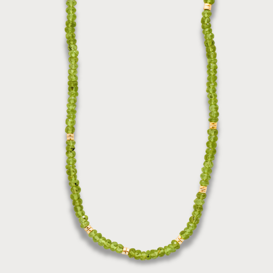 Essentiá - Collier met peridot en goldfilled wieltjes