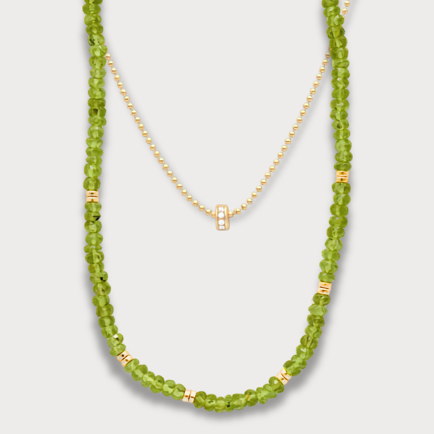 Essentiá - Collier met peridot en goldfilled wieltjes
