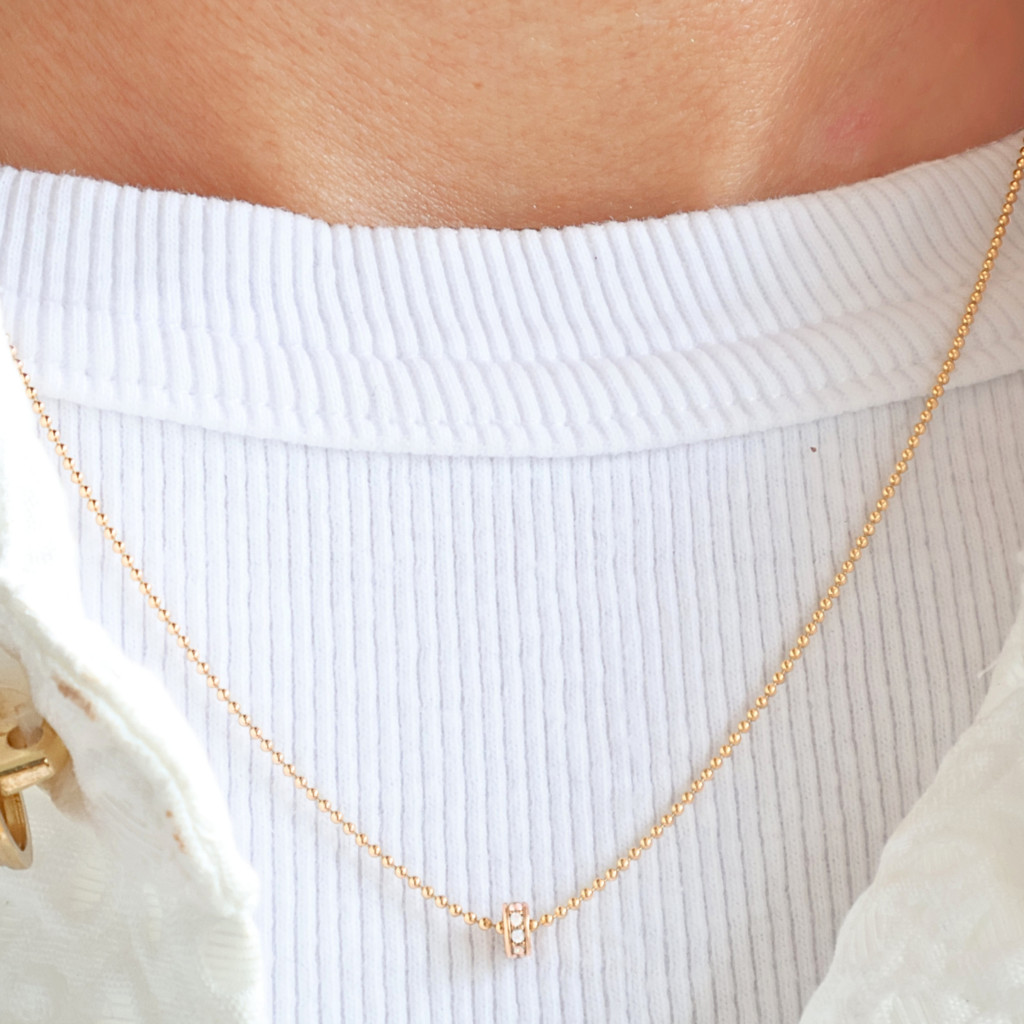 Aimée - goldfilled bolletjes collier met klein zirkonia wieltje