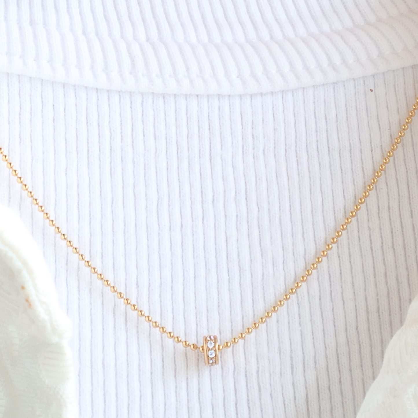 Aimée - goldfilled bolletjes collier met klein zirkonia wieltje
